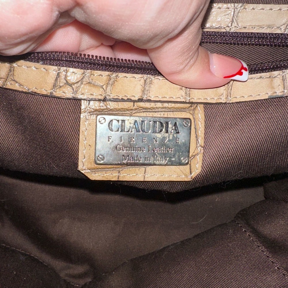 Claudia Firenze Genuine Italian Leather Croc Embossed Turnlock Flap Bag - Picture 11 of 13